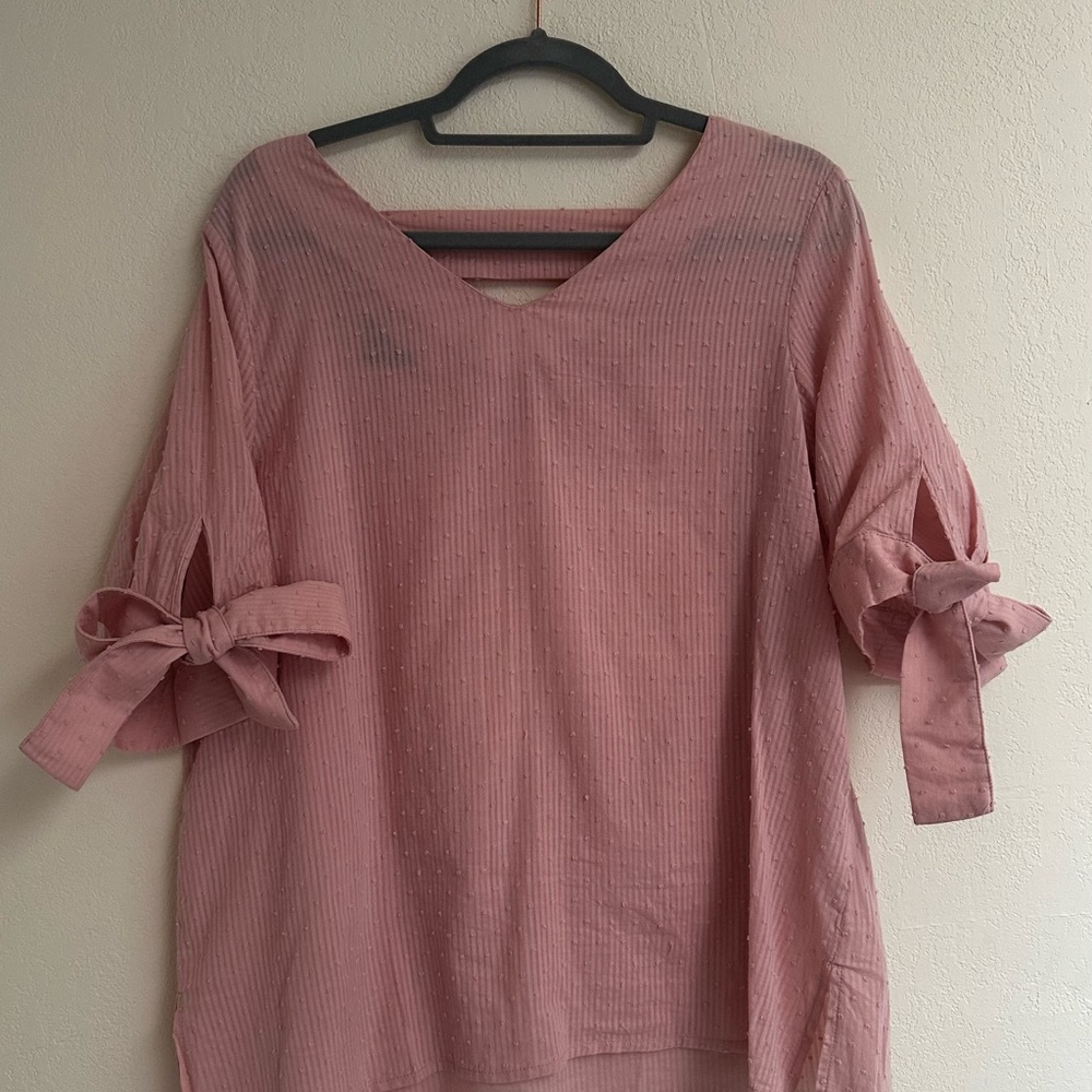 Amaryllis Blush Swiss Dot Tie-Sleeve Top – Size XL 🌸